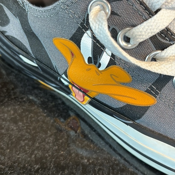 Converse Sneakers Bugs Bunny Looney Tunes Daffy Duck unisex women 8 men 6 - Picture 9 of 12